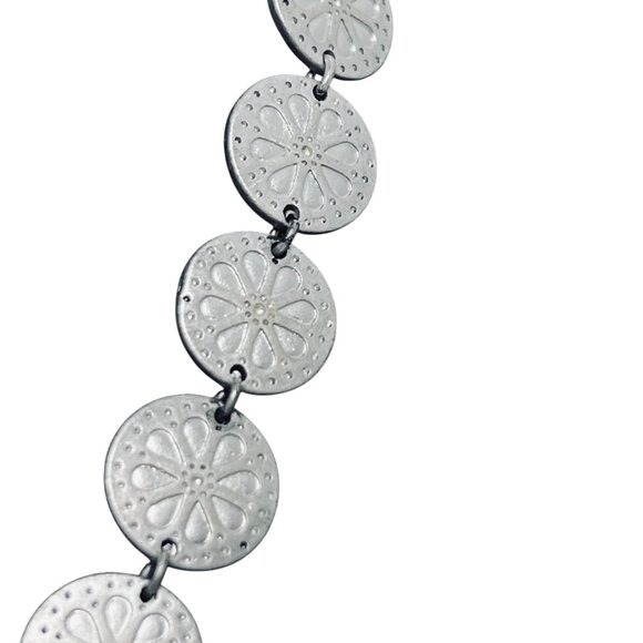 Nine West Vintage America Collection Silver Tone Flower Disks Necklace (5599) - Picture 4 of 5